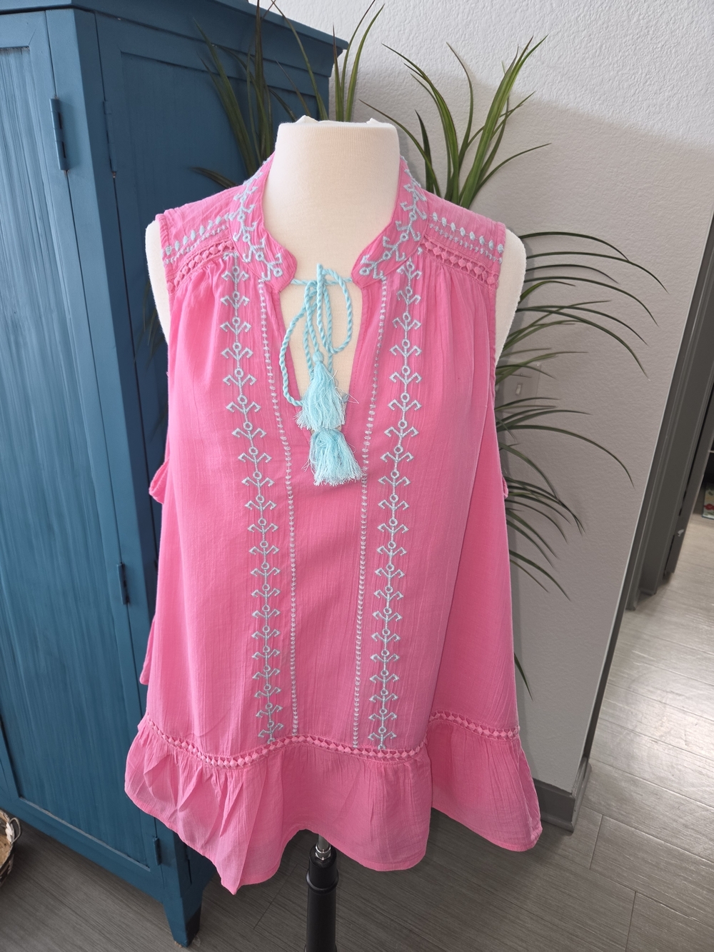 crown & ivy Pink Sleeveless Embroidered Tassel Tunic